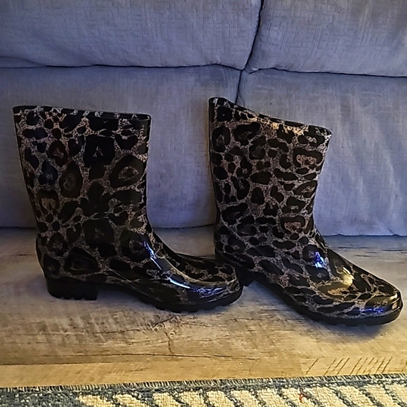 New Leopard print Rainboots - Picture 2 of 3